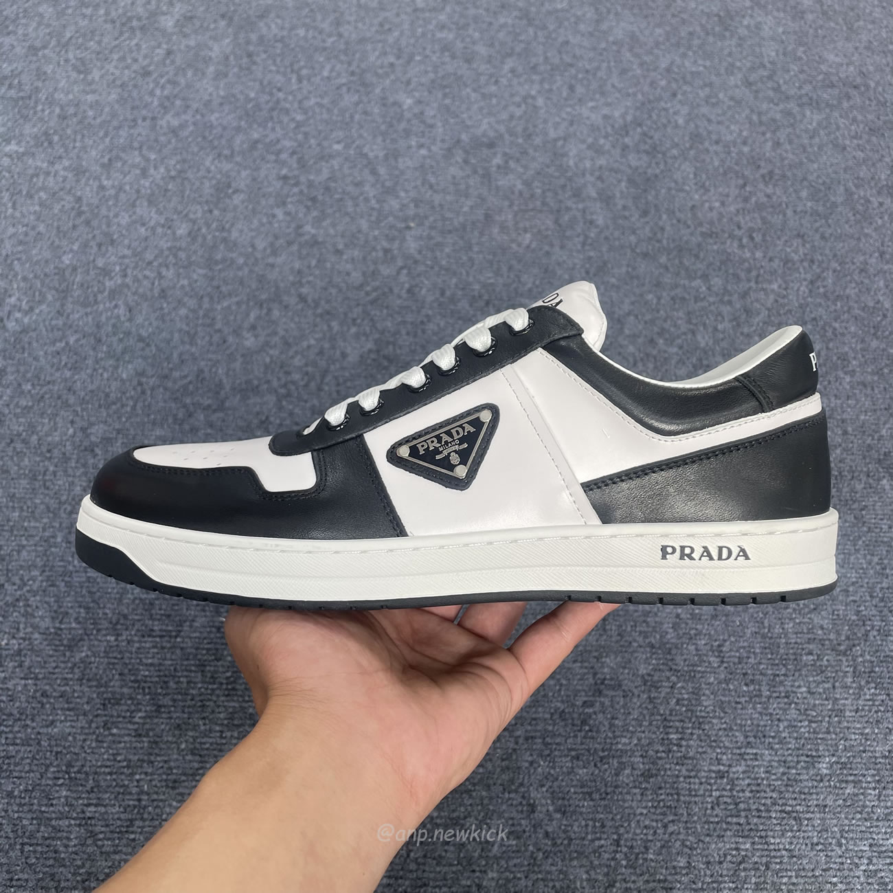 Prada Downtown Low Top Sneakers Leather White Black 2ee364 3lkg F0964 (2) - newkick.cc