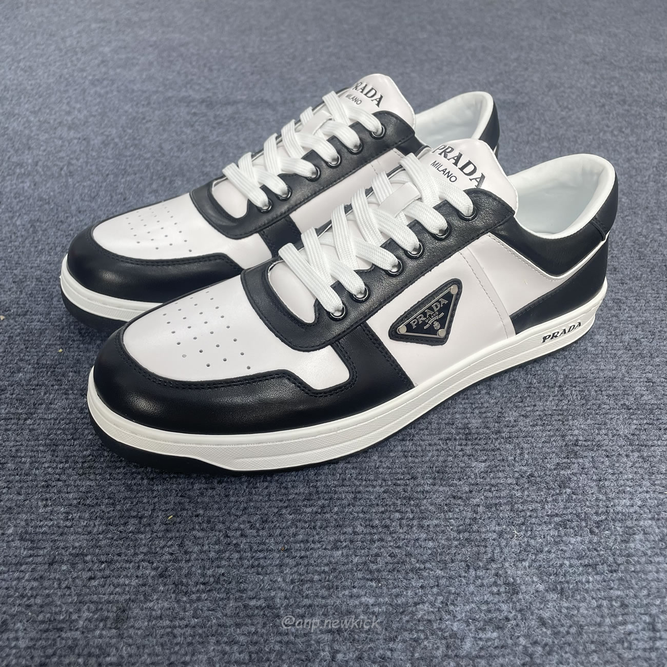 Prada Downtown Low Top Sneakers Leather White Black 2ee364 3lkg F0964 (5) - newkick.cc