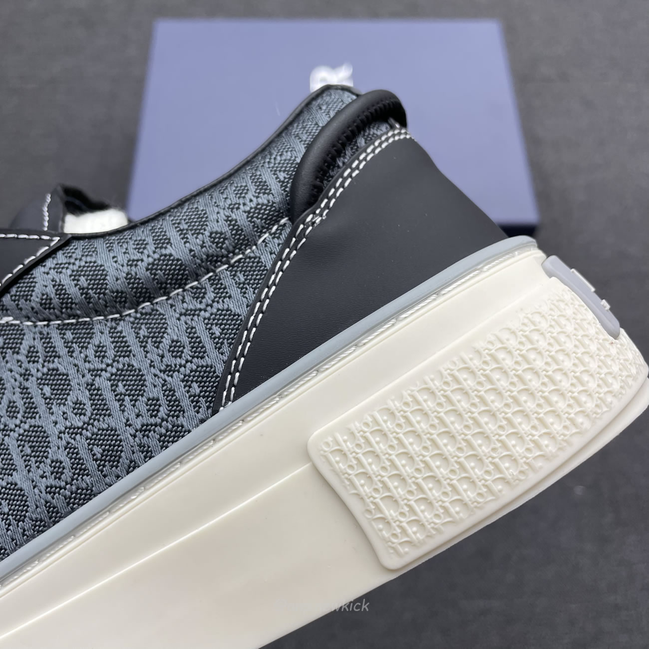 Dior B33 Sneaker Black Smooth Calfskin Oblique Jacquard 3sn303zwn55936 (2) - newkick.cc