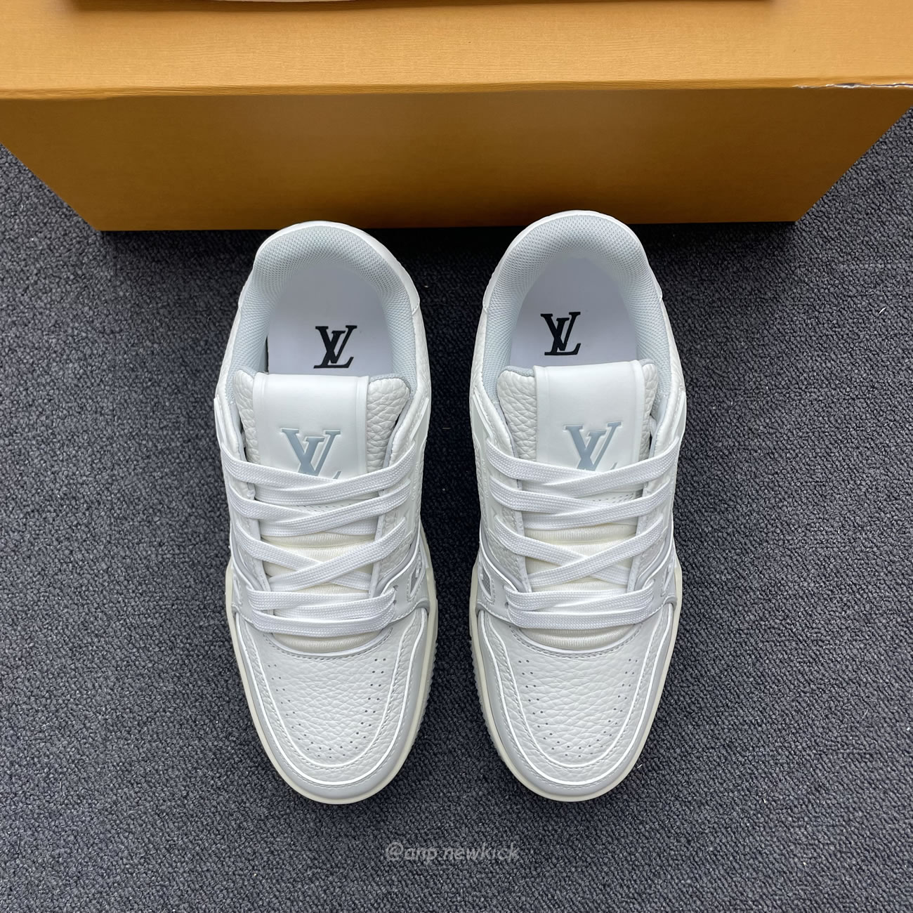 Louis Vuitton Trainer White Signature 51bcolre (2) - newkick.cc