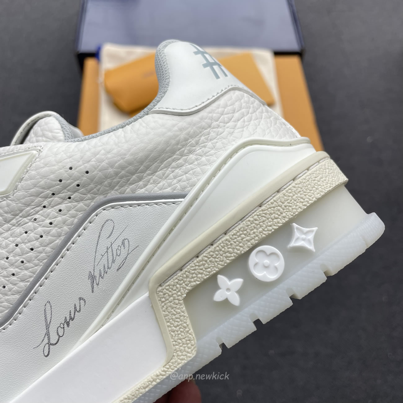 Louis Vuitton Trainer White Signature 51bcolre (9) - newkick.cc