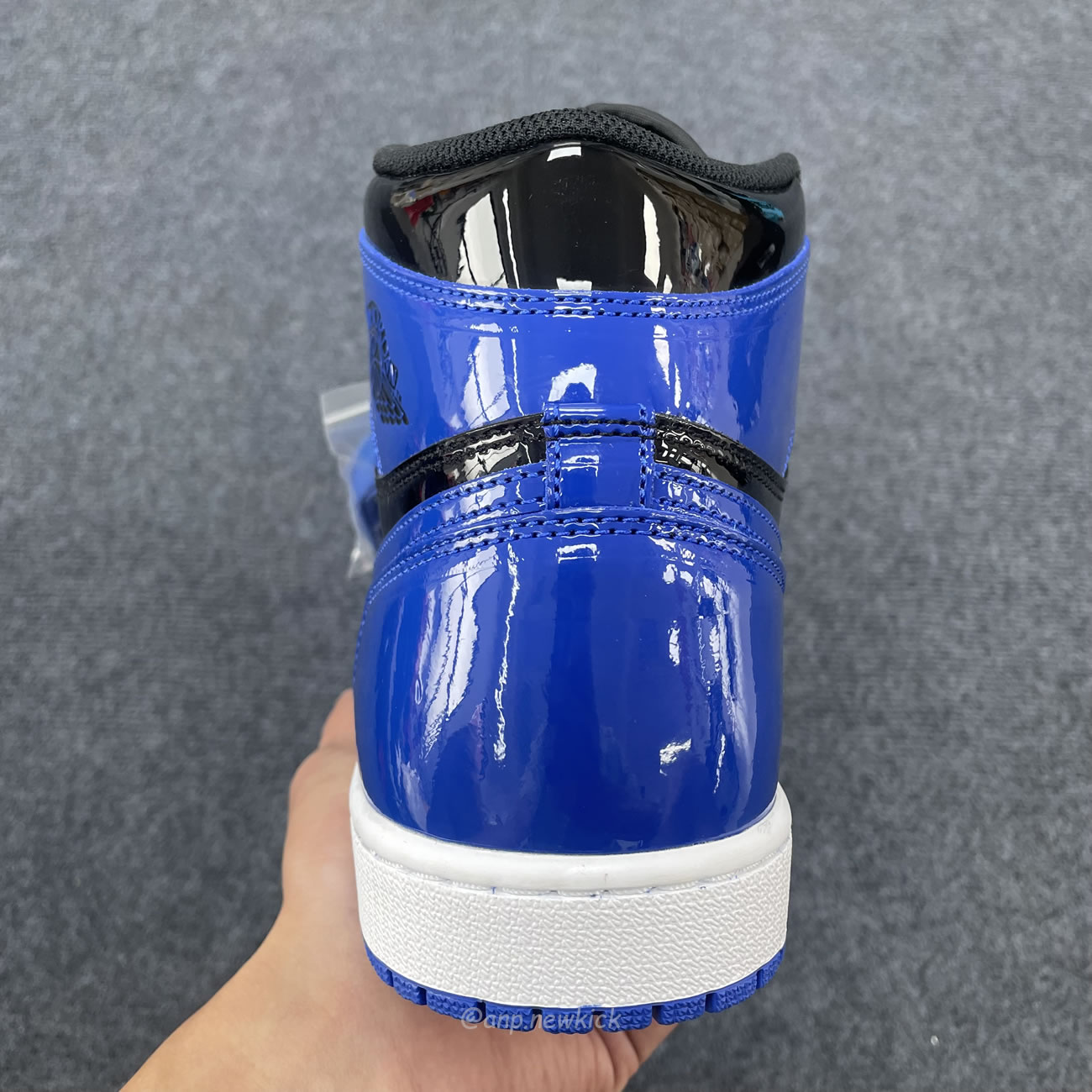 Air Jordan 1 Retro High Og Patent Royal 555088 404 (2) - newkick.cc