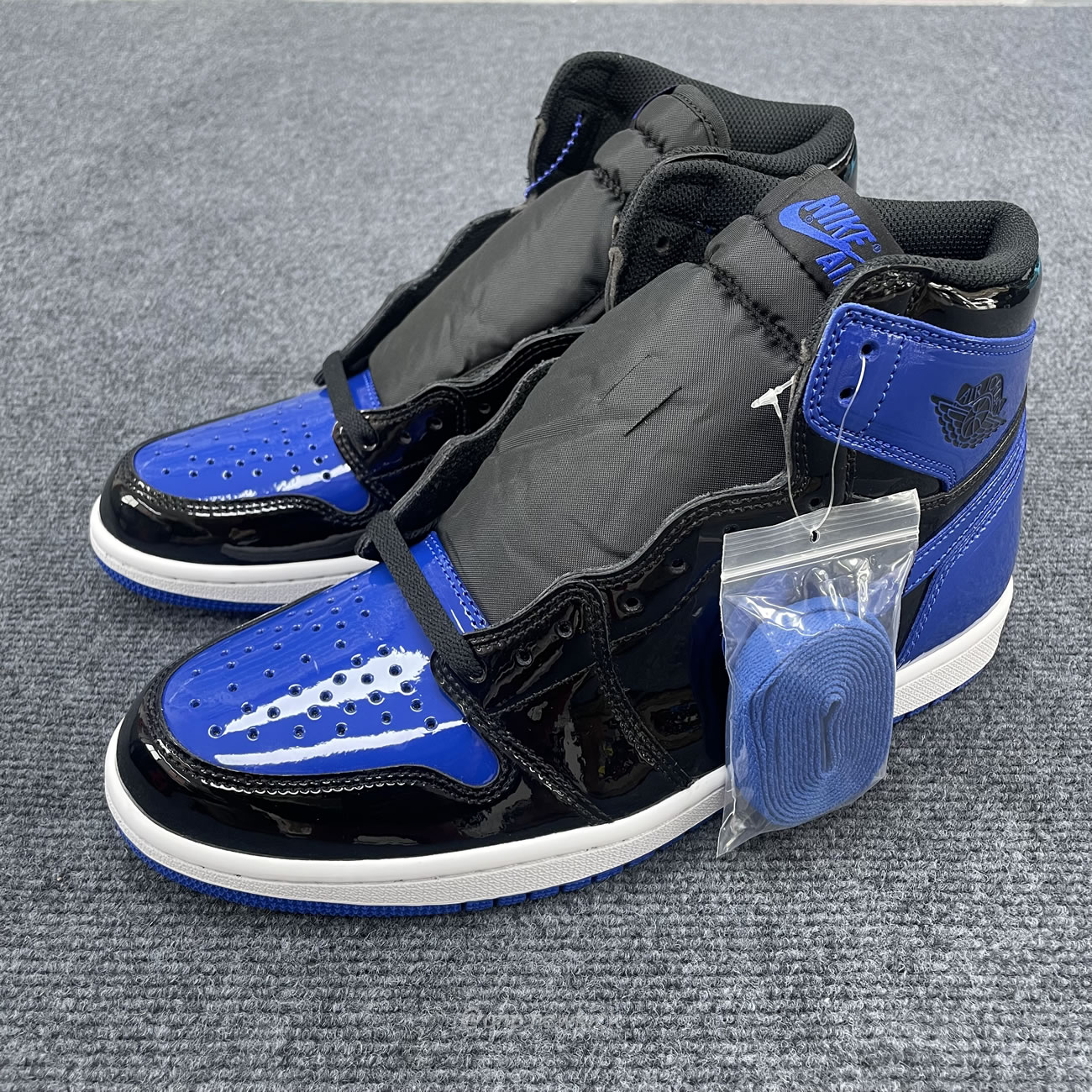 Air Jordan 1 Retro High Og Patent Royal 555088 404 (6) - newkick.cc