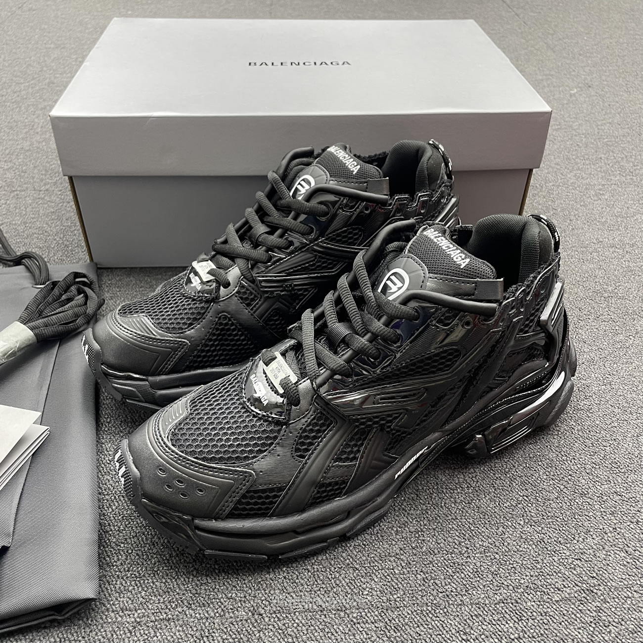 Balenciaga Runner Black 677403w3rb11000 (2) - newkick.cc