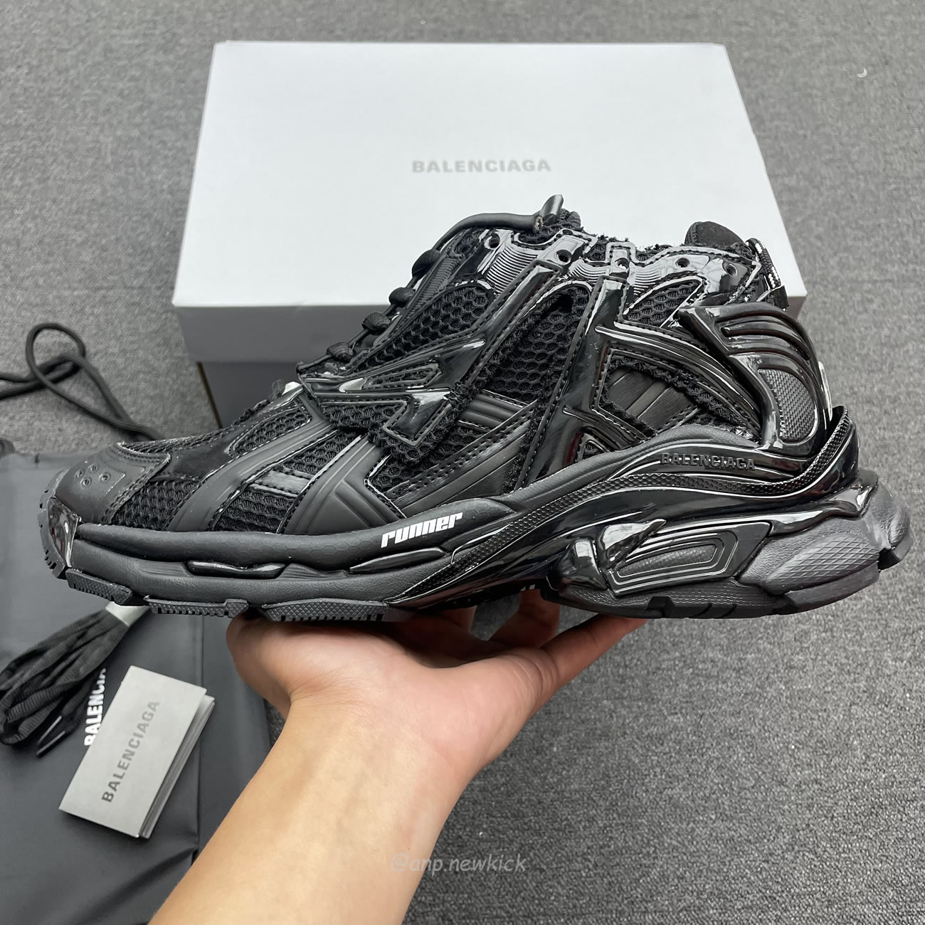 Balenciaga Runner Black 677403w3rb11000 (3) - newkick.cc