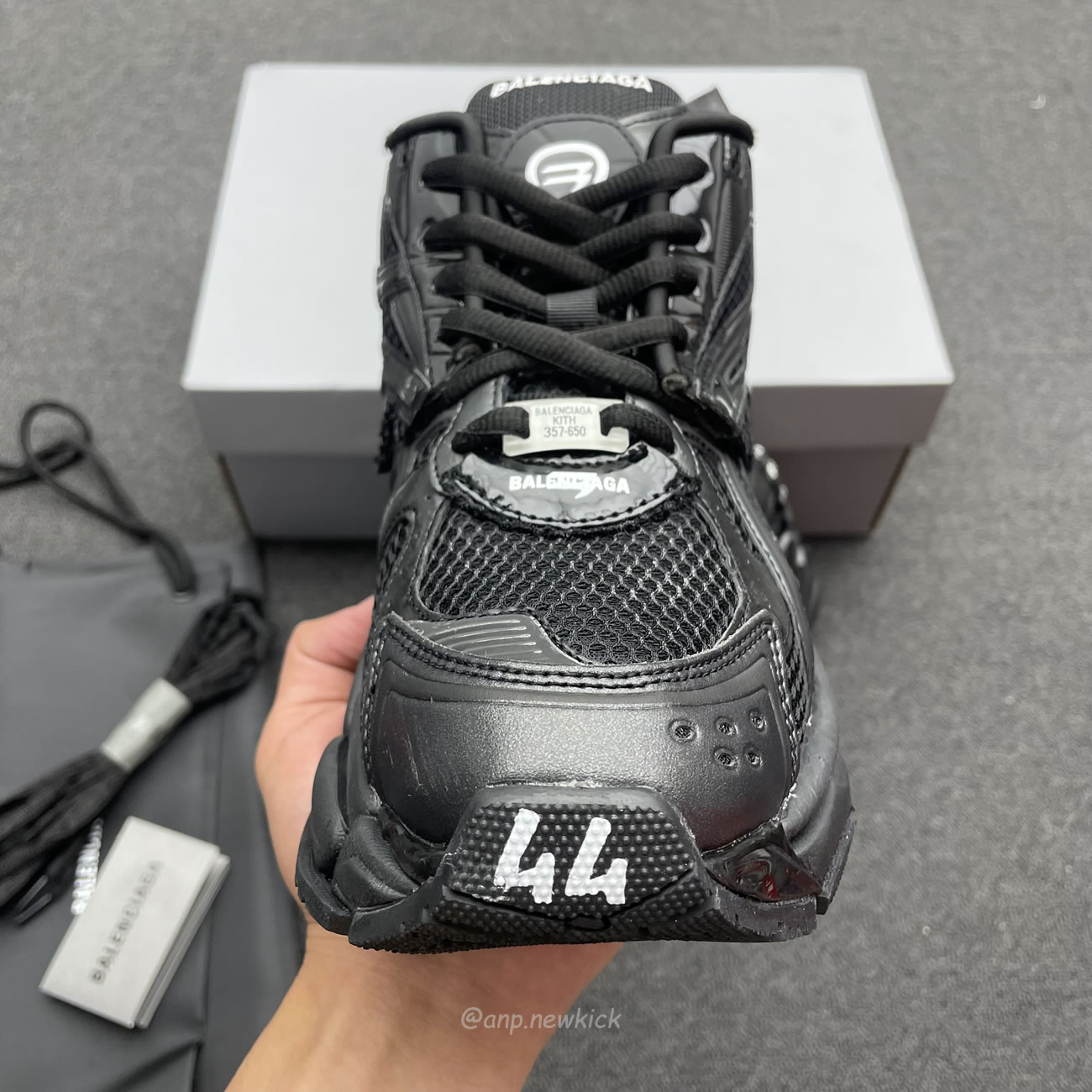 Balenciaga Runner Black 677403w3rb11000 (4) - newkick.cc