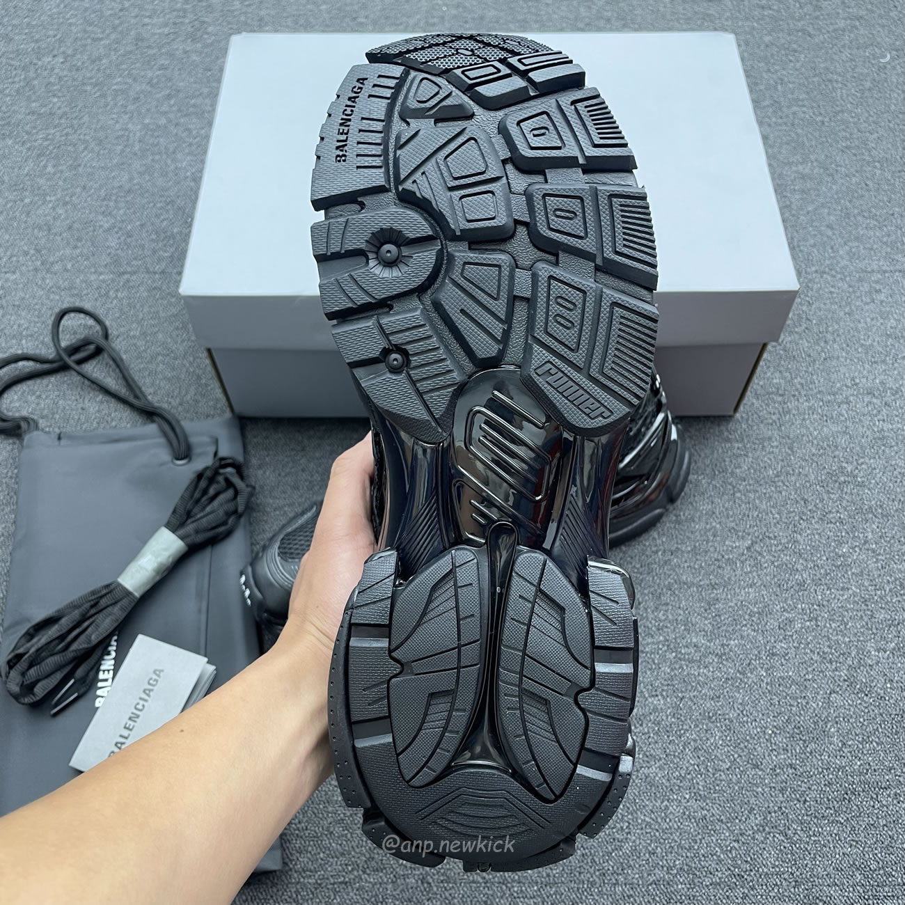 Balenciaga Runner Black 677403w3rb11000 (8) - newkick.cc