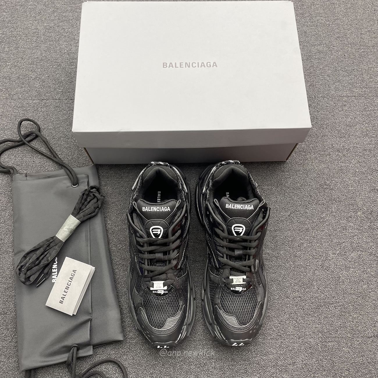 Balenciaga Runner Black 677403w3rb11000 (9) - newkick.cc