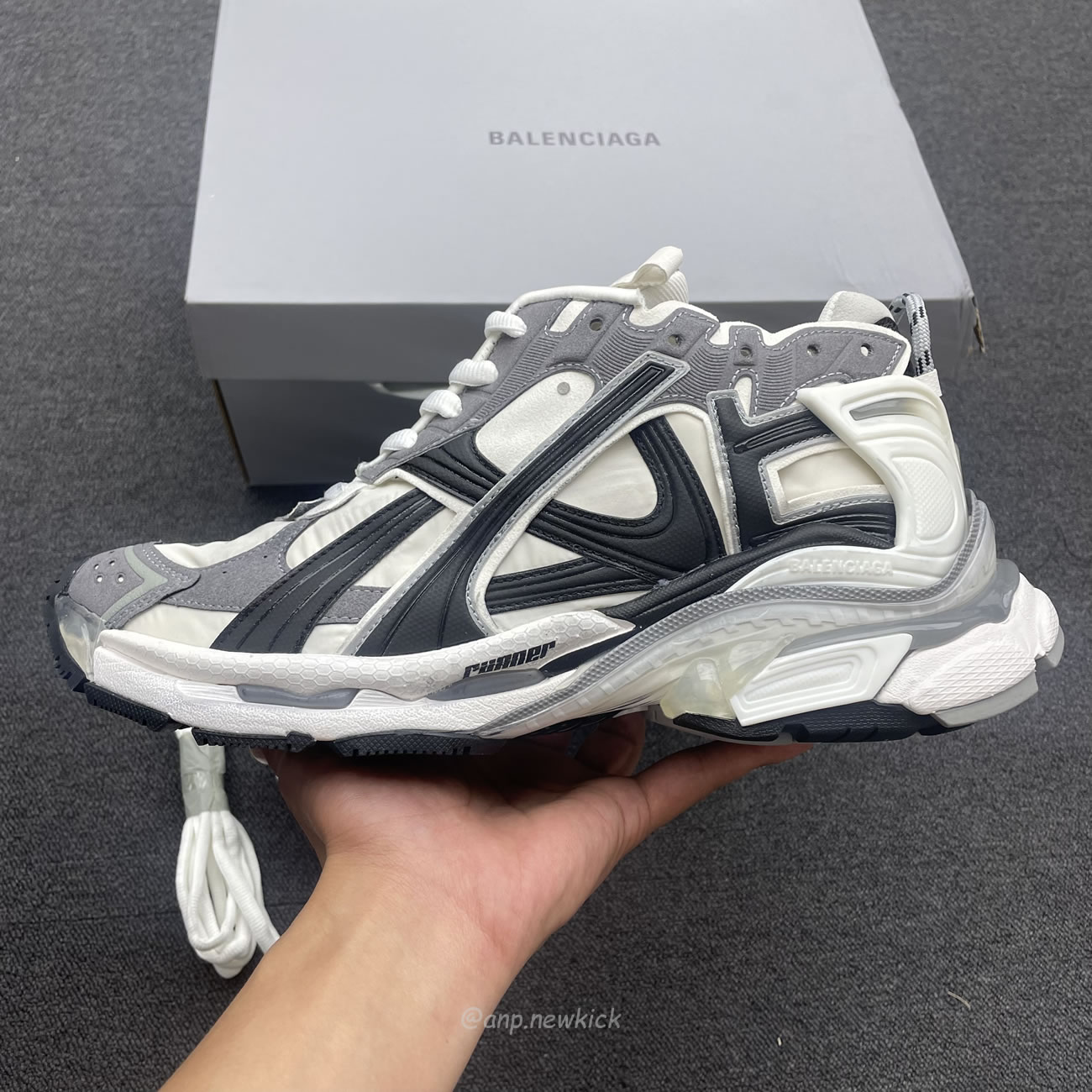 Balenciaga Runner Grey White Black 772774w3rny9012 (4) - newkick.cc