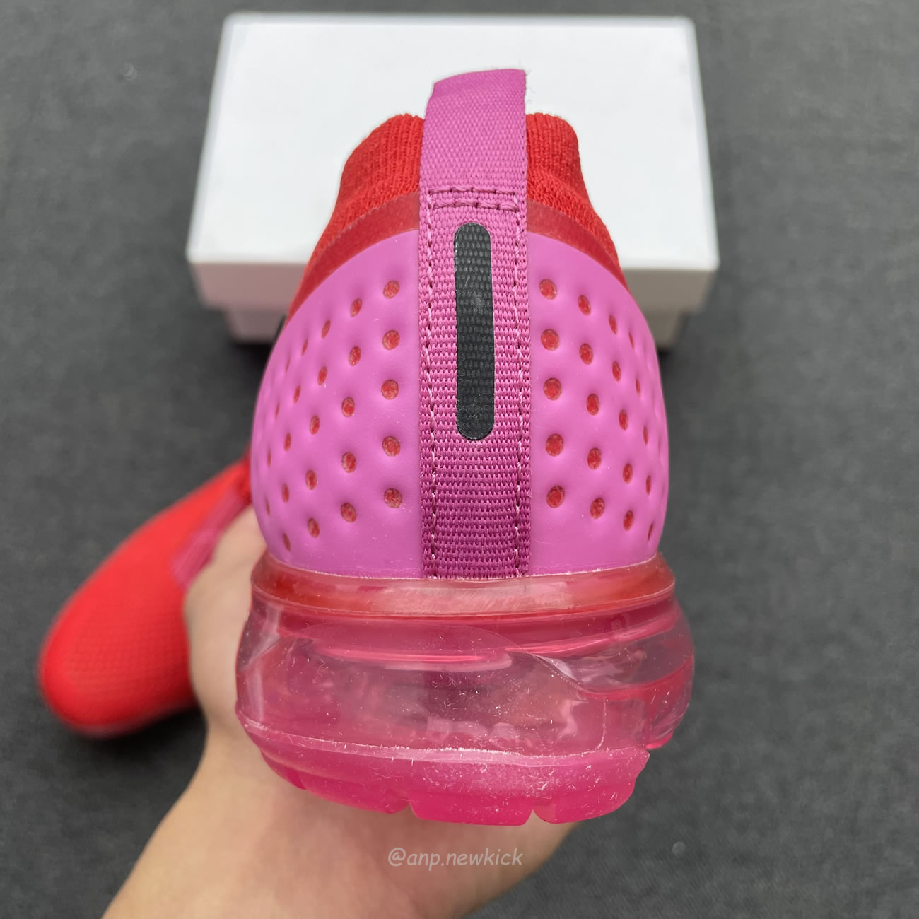 Nike Air Vapormax Moc 2 University Red Fuchsia Blast Womens Aj6599 600 (2) - newkick.cc