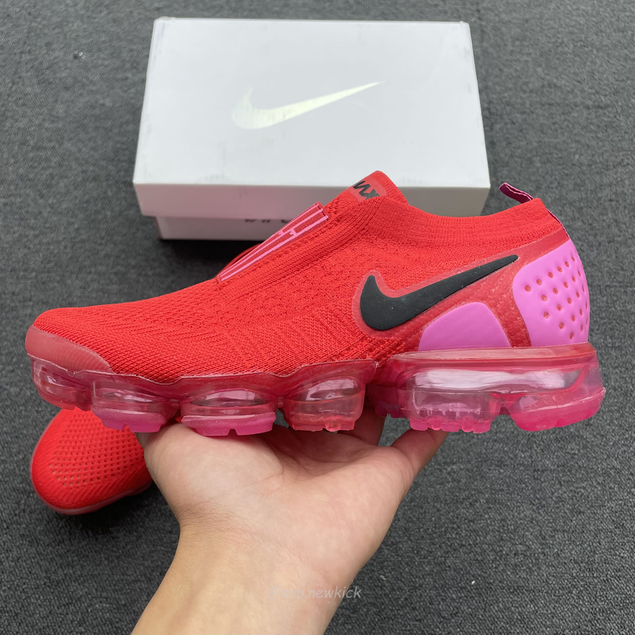 Nike Air Vapormax Moc 2 University Red Fuchsia Blast Womens Aj6599 600 (6) - newkick.cc