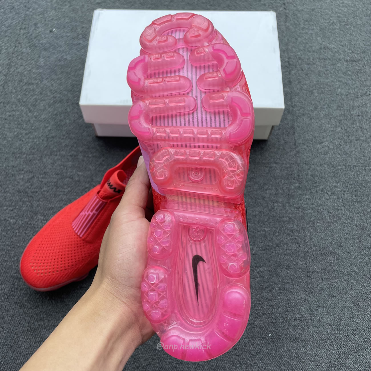 Nike Air Vapormax Moc 2 University Red Fuchsia Blast Womens Aj6599 600 (7) - newkick.cc