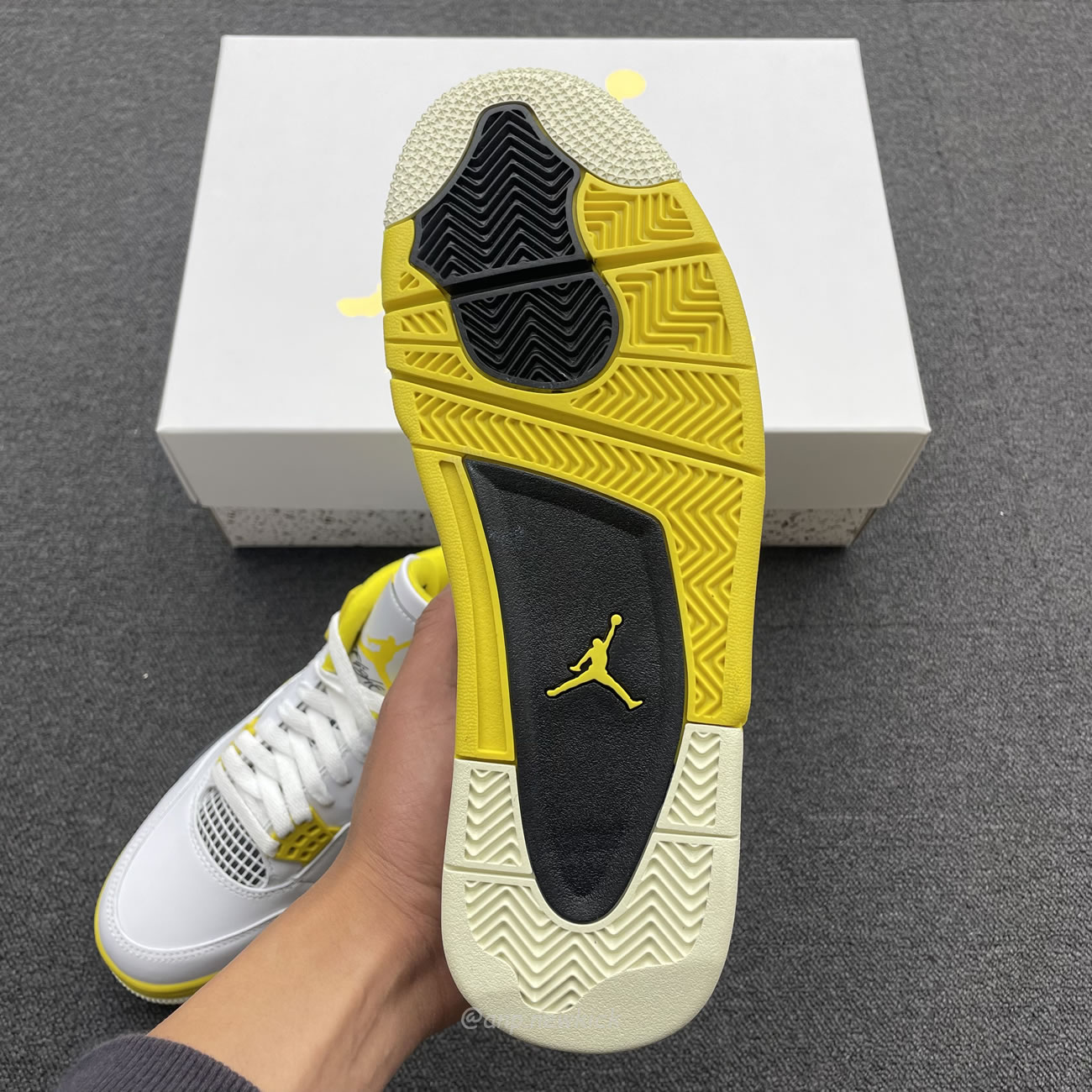 Air Jordan 4 Retro Vivid Sulfur Womens Aq9129 101 (10) - newkick.cc