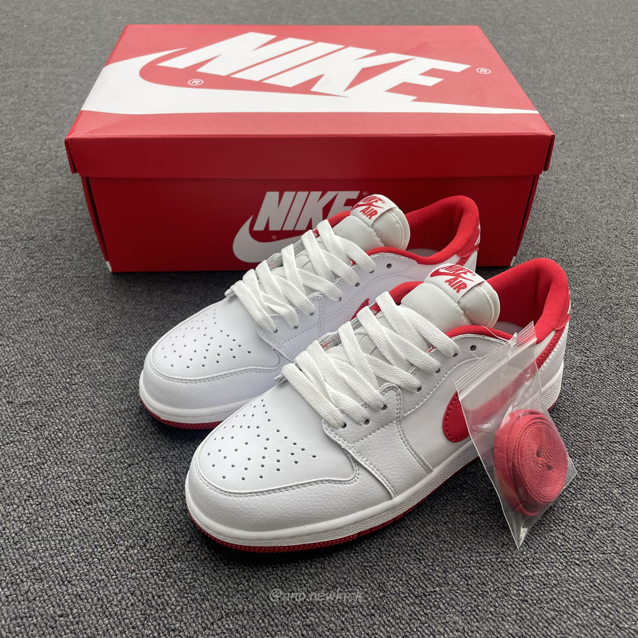 Air Jordan 1 Retro Low Og University Red Cz0790 161 (2) - newkick.cc