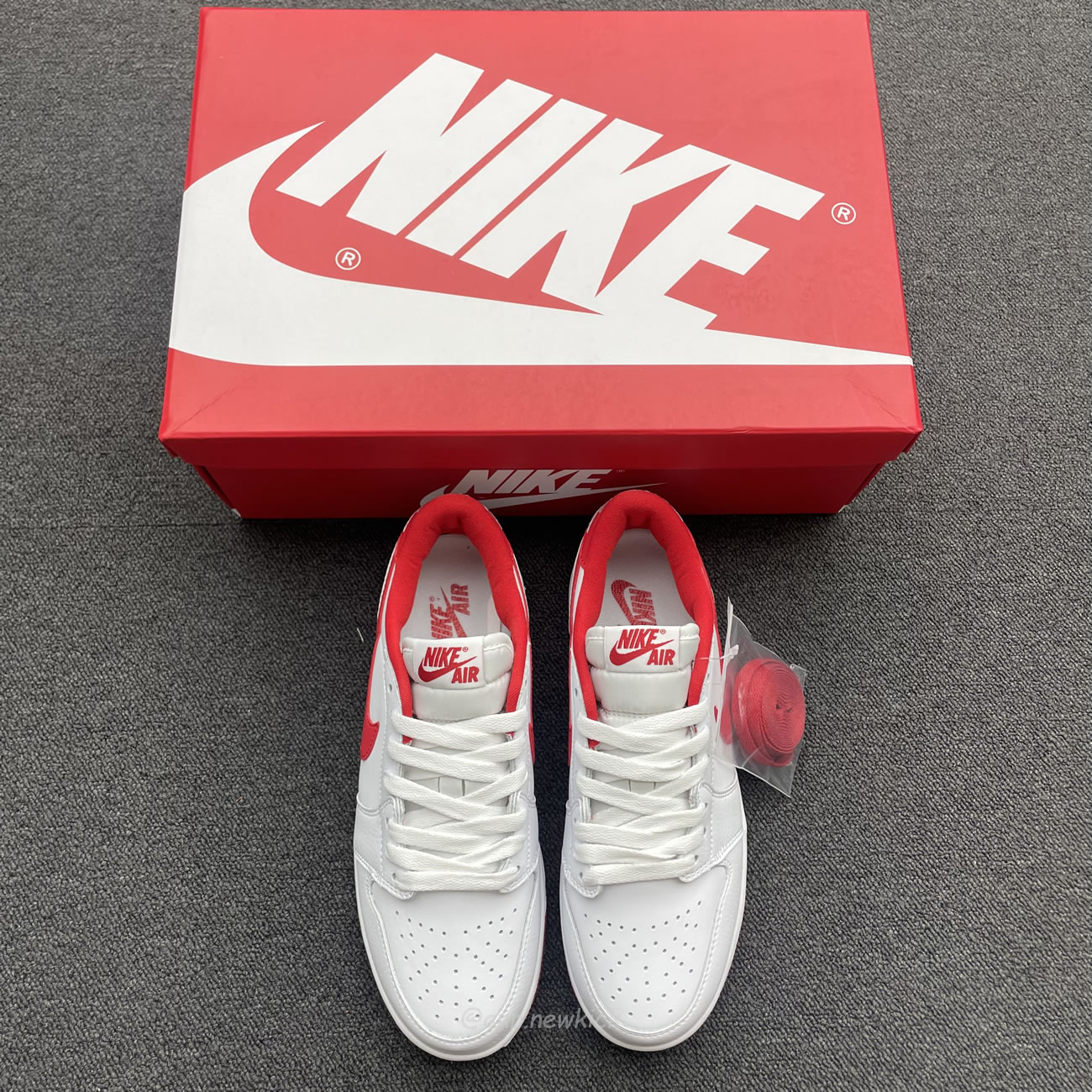 Air Jordan 1 Retro Low Og University Red Cz0790 161 (3) - newkick.cc