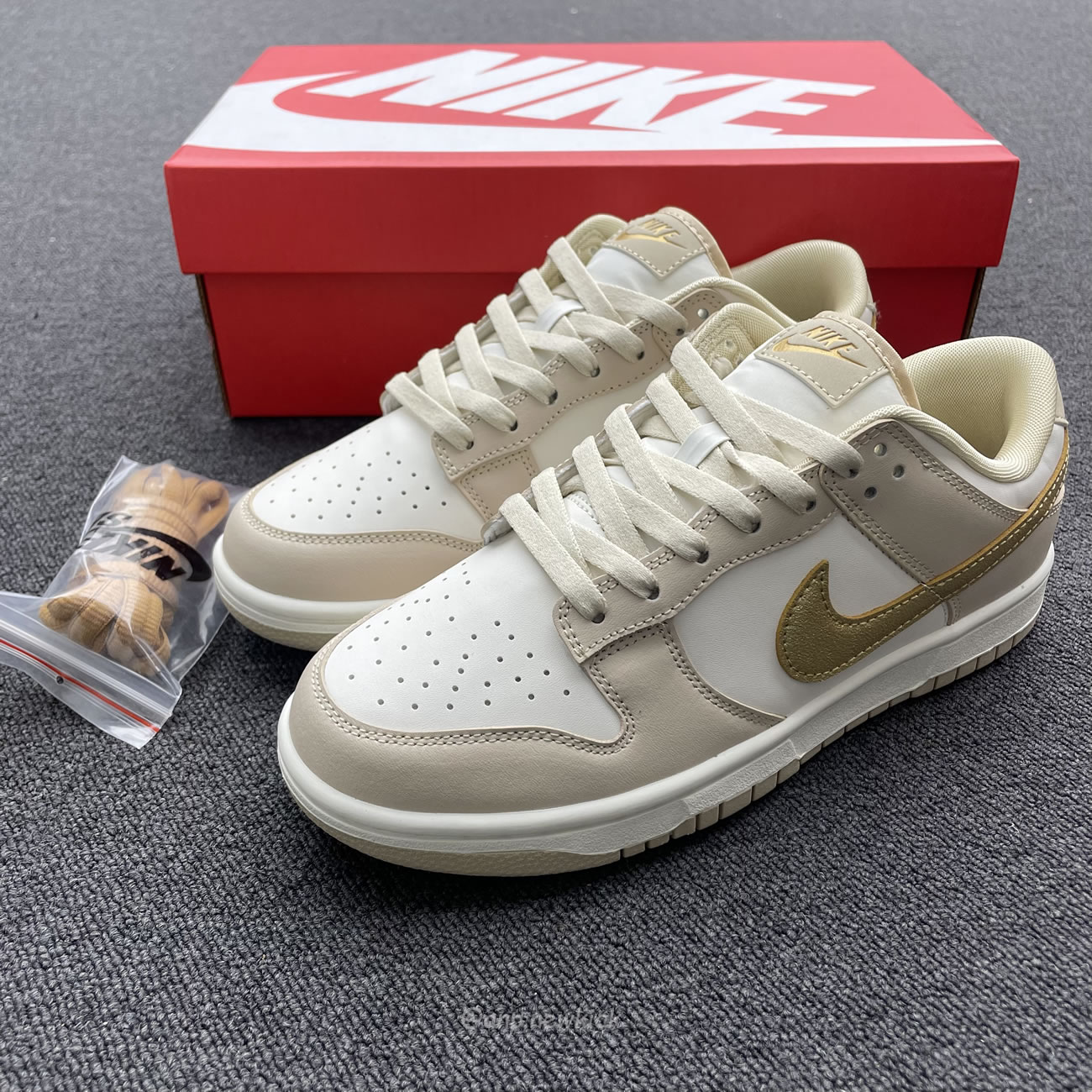 Nike Dunk Low Gold Swoosh Dx5930 001 (10) - newkick.cc