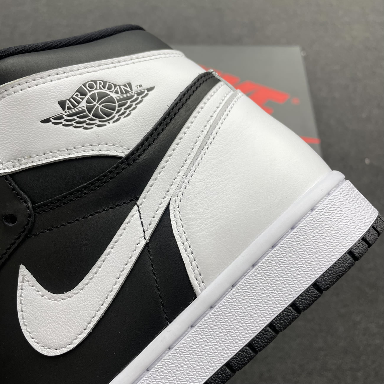 Air Jordan 1 Retro High Og Black White Dz5485 010 (3) - newkick.cc