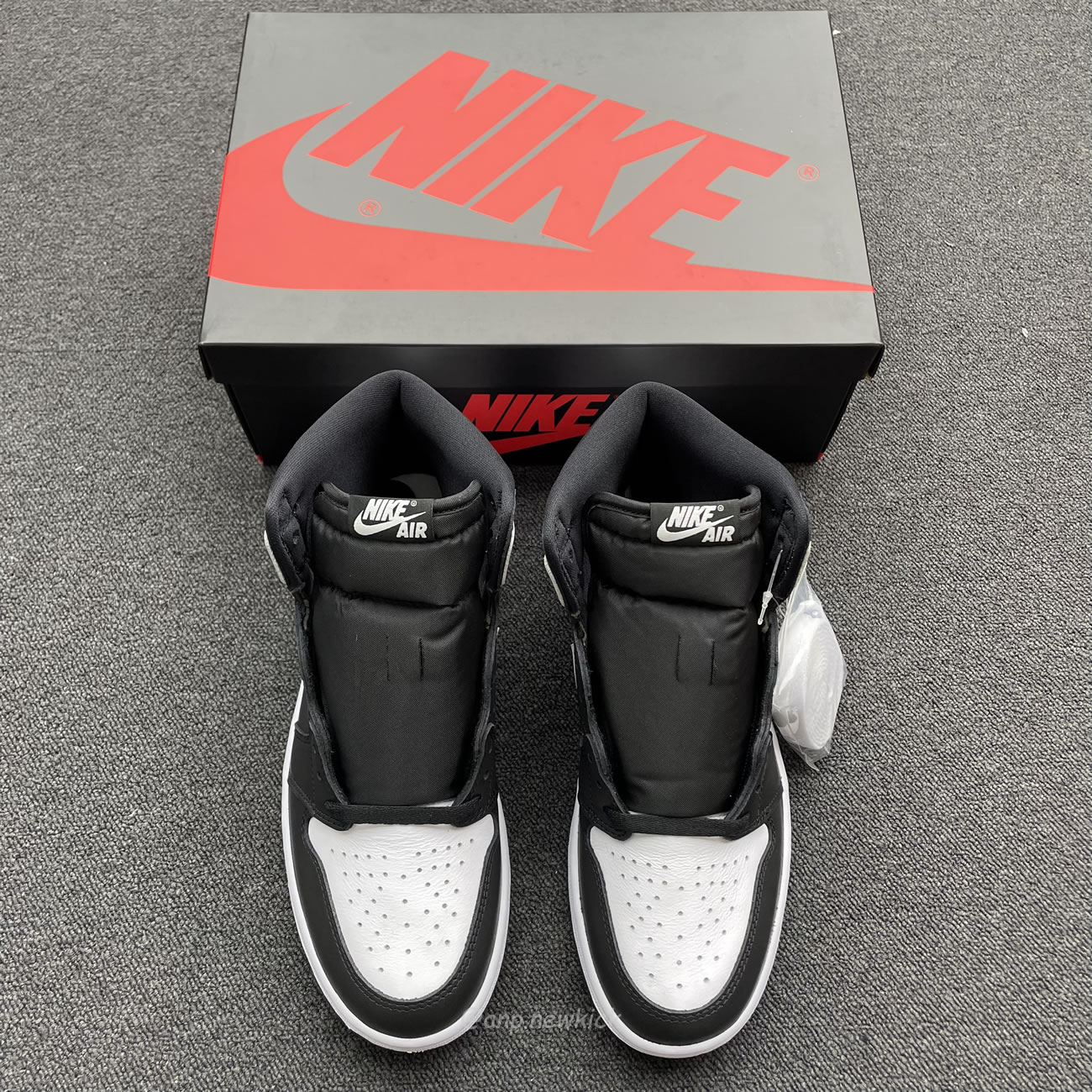 Air Jordan 1 Retro High Og Black White Dz5485 010 (4) - newkick.cc