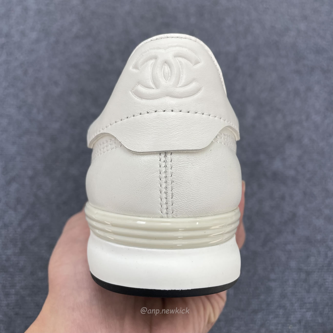 Chanel Shiny Calfskin Suede Quilted Cc Logo White Black E2435 (2) - newkick.cc