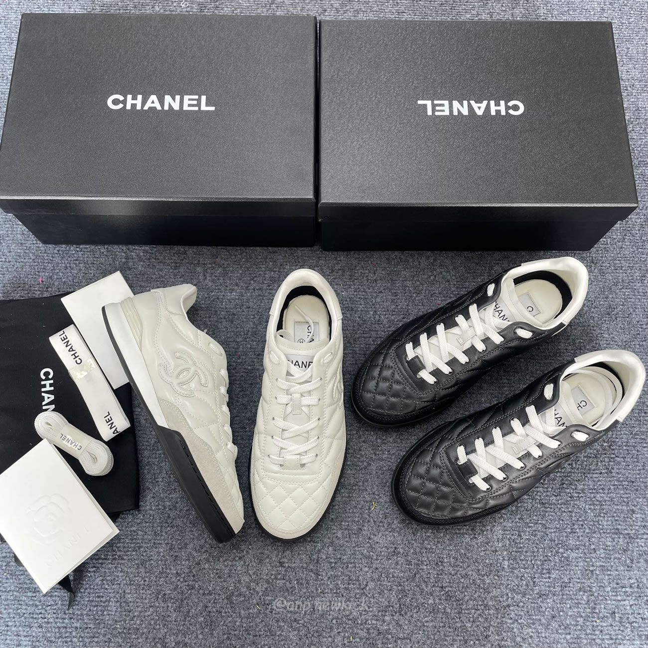 Chanel Shiny Calfskin Suede Quilted Cc Logo White Black E2435 (7) - newkick.cc