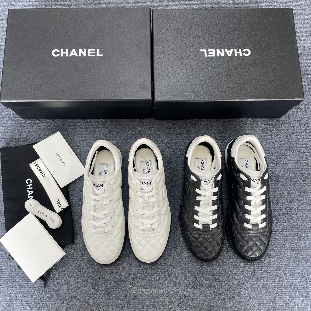 Chanel Shiny Calfskin Suede Quilted Cc Logo White Black E2435 (9) - newkick.cc