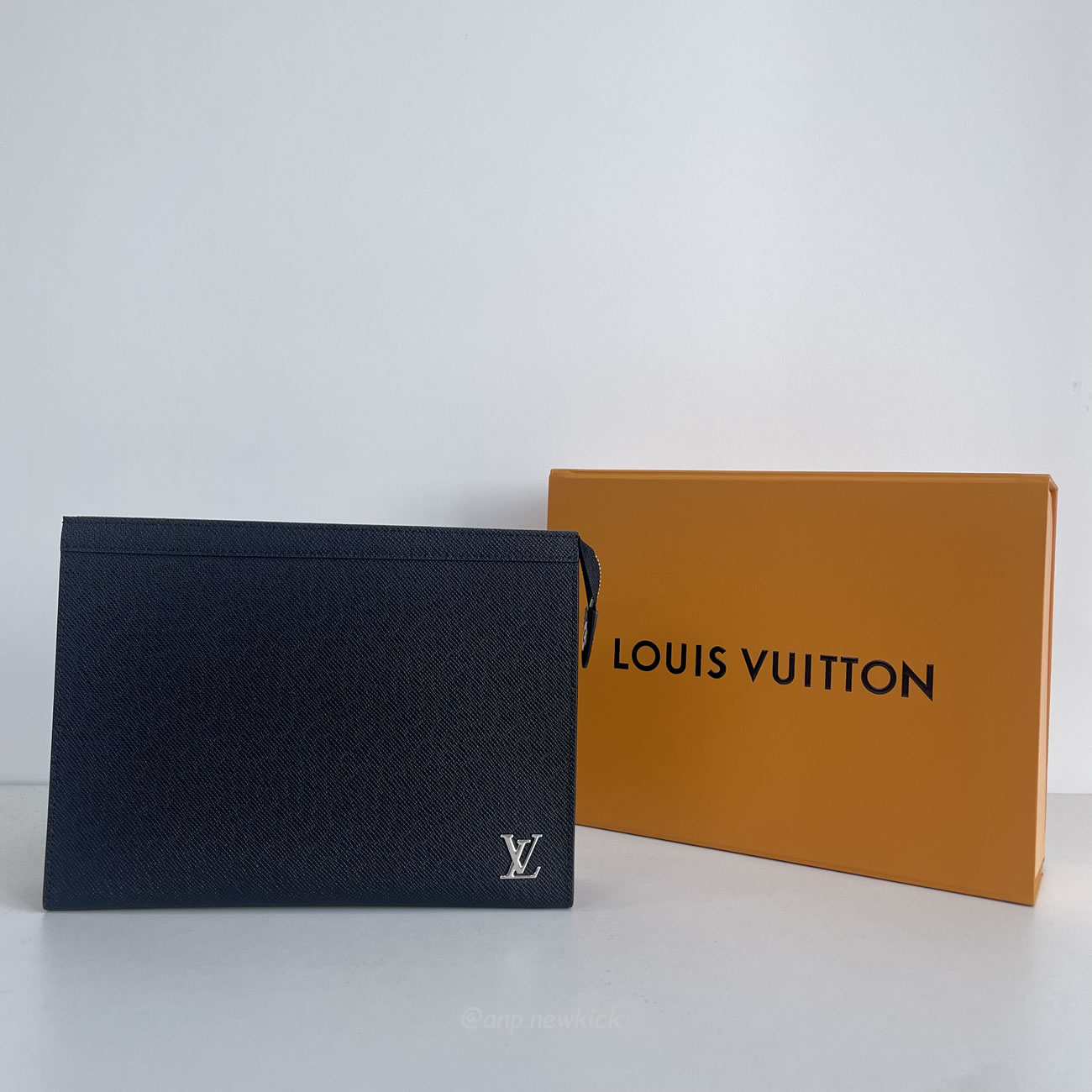 Louis Vuitton Pochette Voyage M30450 (10) - newkick.cc