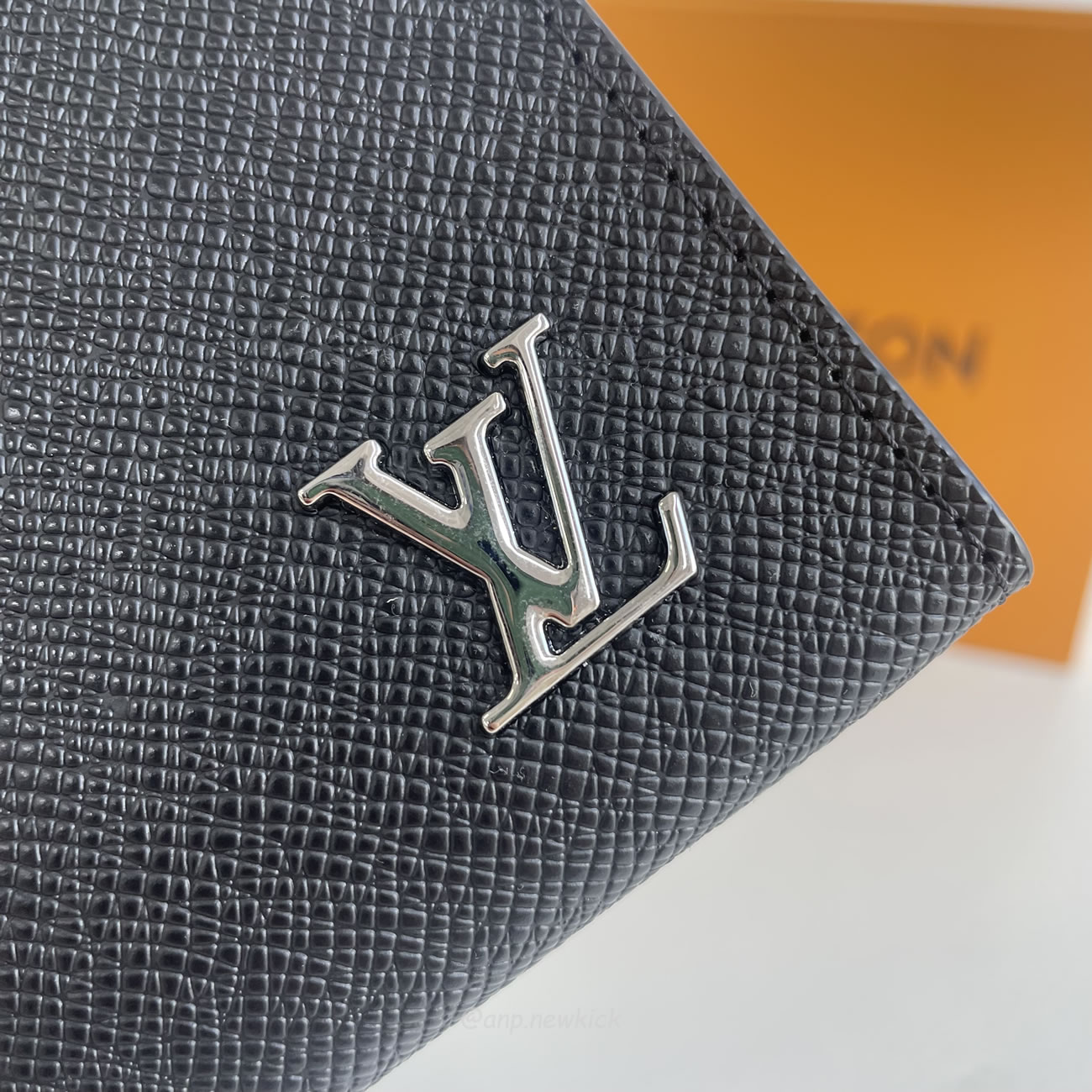 Louis Vuitton Pochette Voyage M30450 (6) - newkick.cc