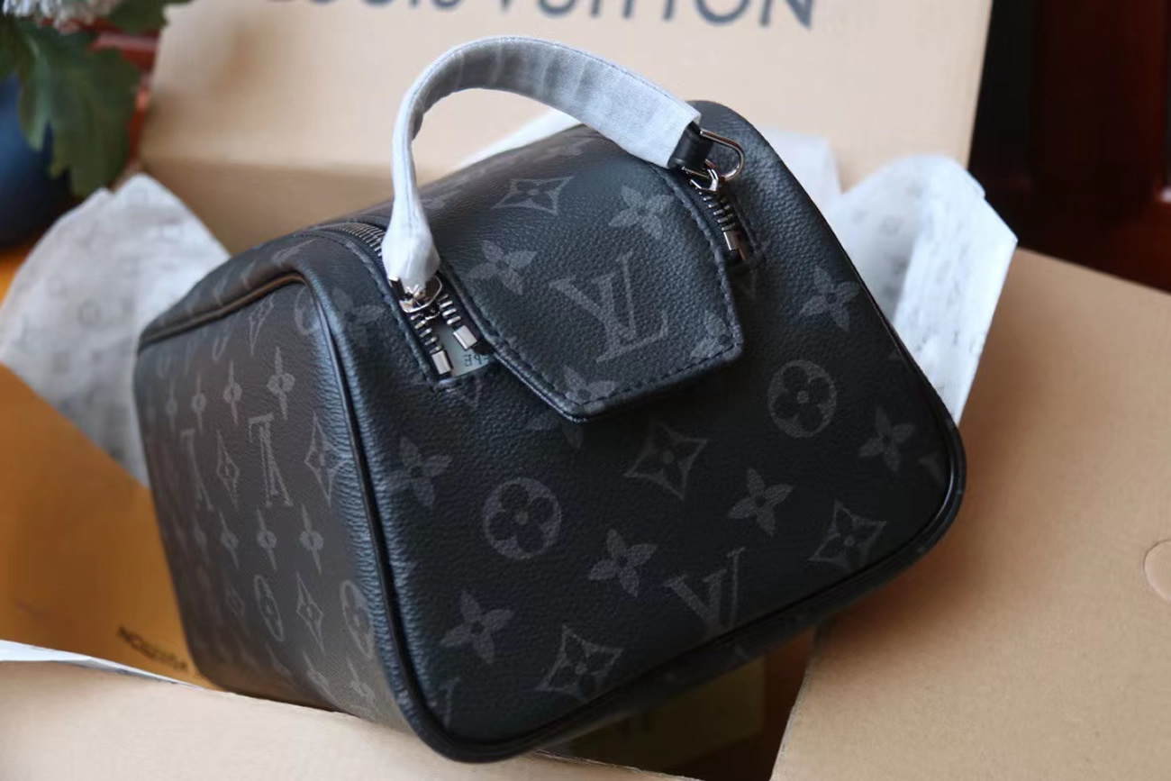 Louis Vuitton Dopp Kit M46354 (7) - newkick.cc