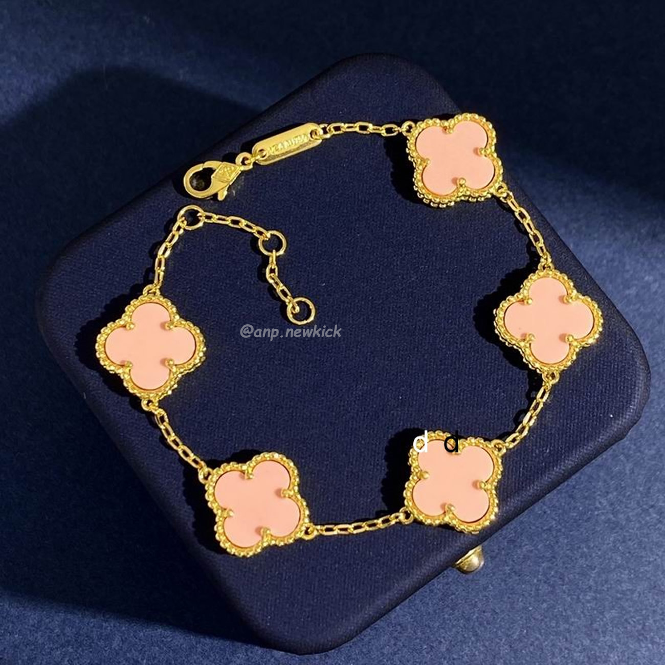 Van Cleef 18k Golden Bracelet (7) - newkick.cc