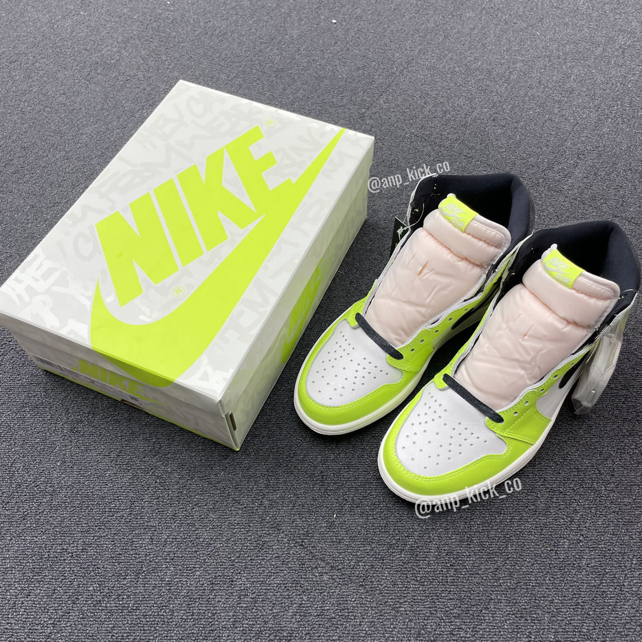 Air Jordan 1 Retro High OG "Volt / Black-Sail" 555088-702