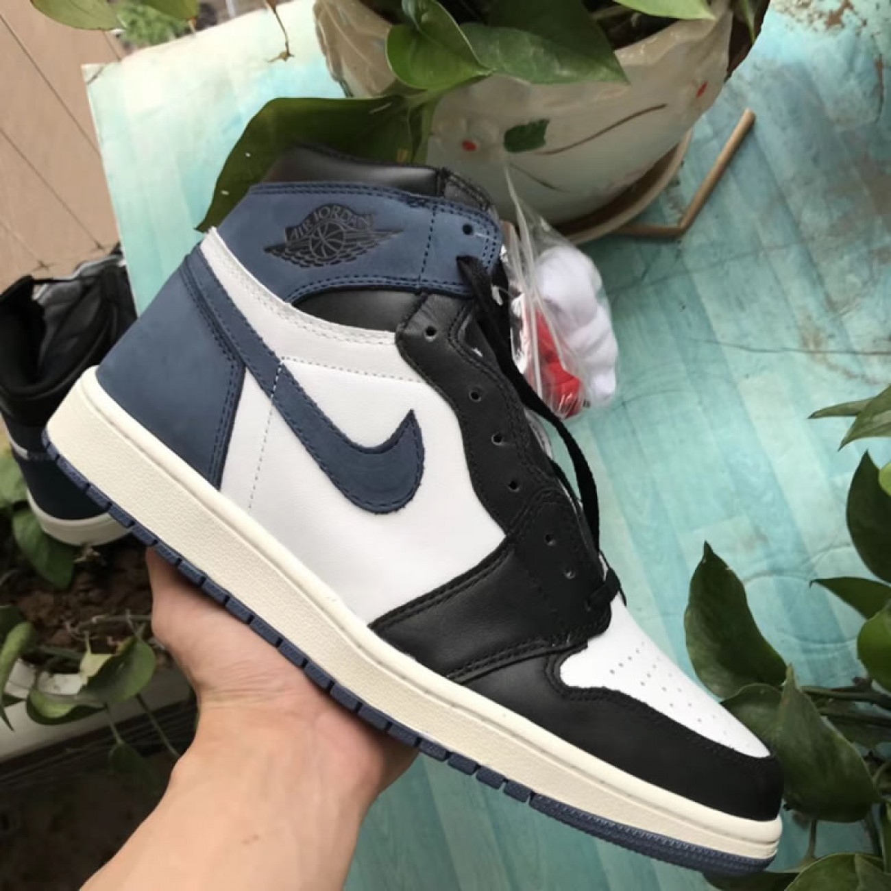 Air Jordan 1 Retro High OG "Blue Moon" 555088-115