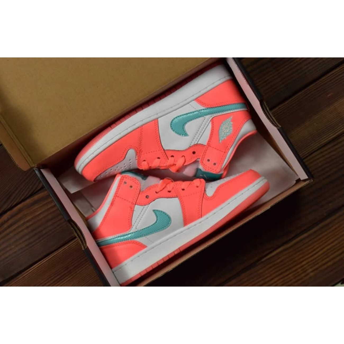 Air Jordan 1 Mid GS "Crimson Pulse" Pink Aqua 555112-814