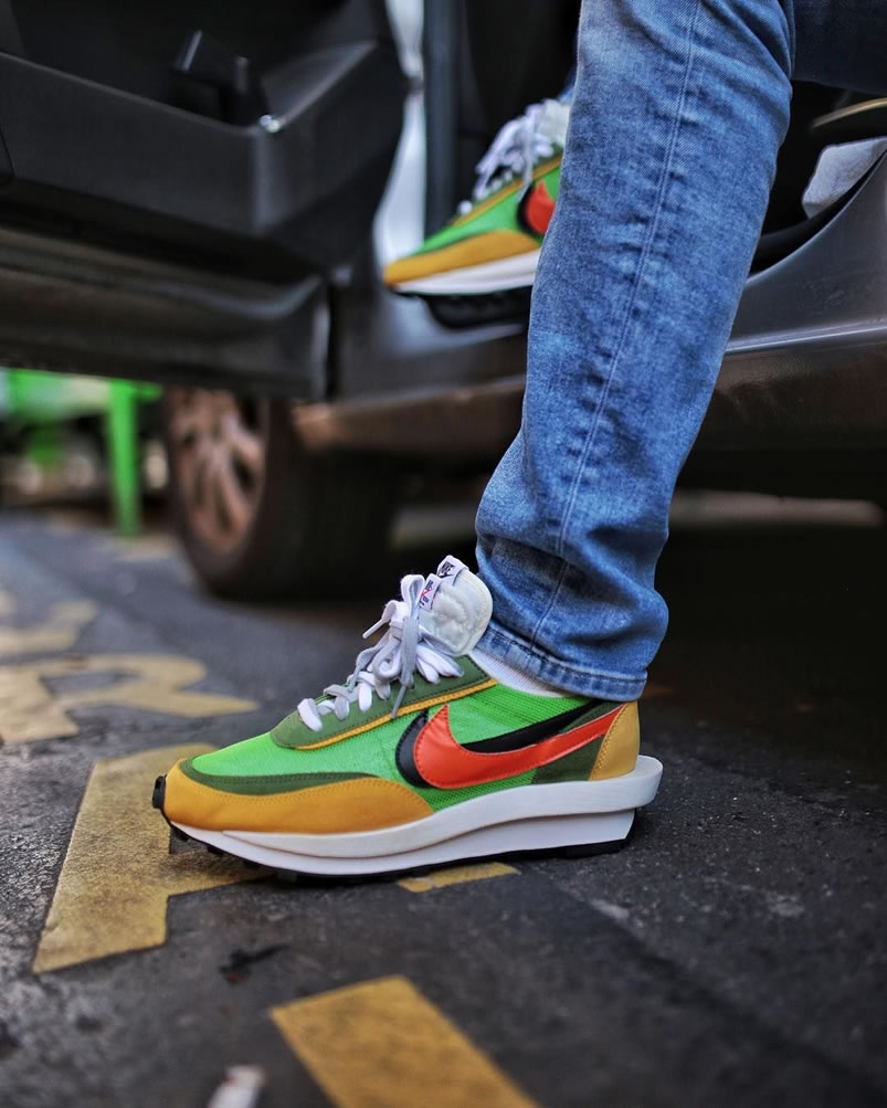 Sacai Nike Ldv Waffle Green On Feet Bv0073 300 (7) - newkick.cc